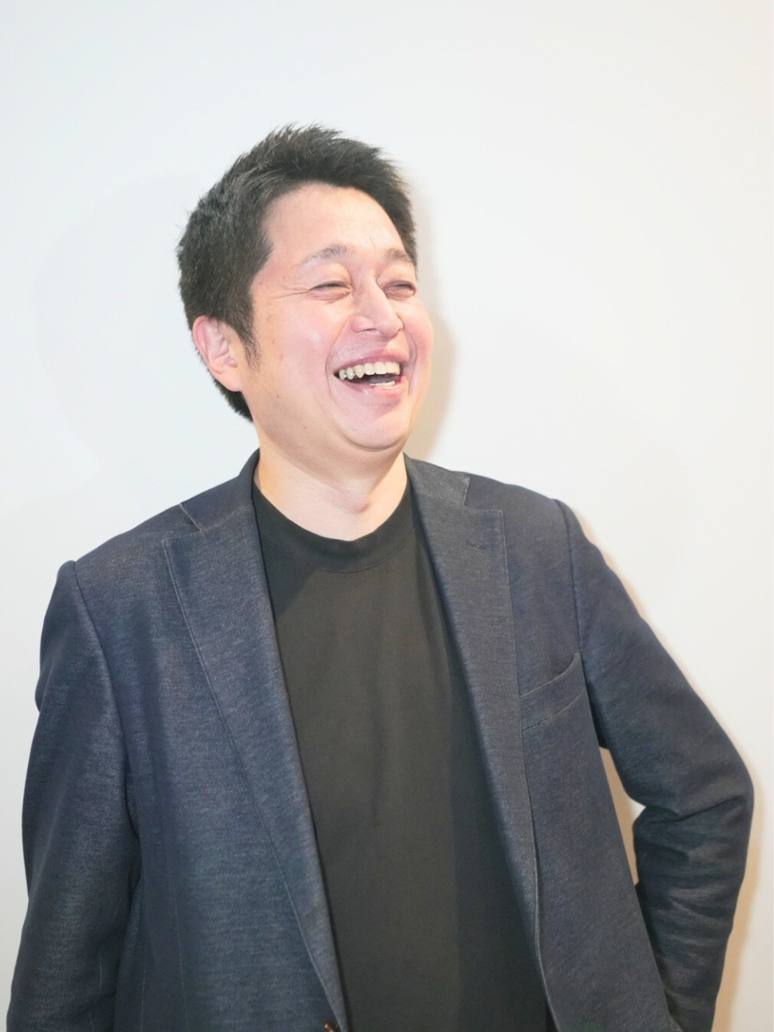 全身の立ち姿 高橋知徳