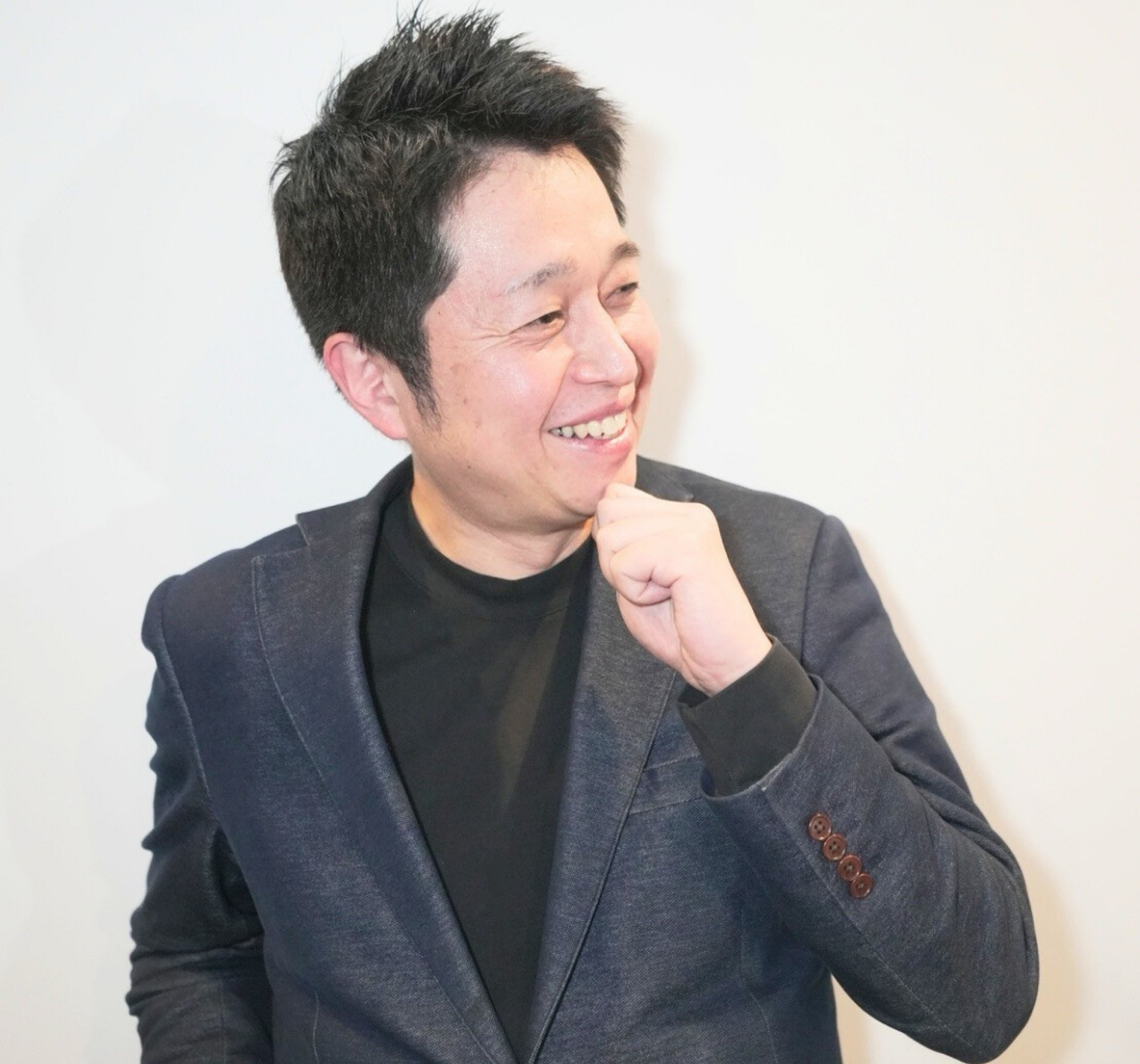 自然な笑顔の高橋知徳